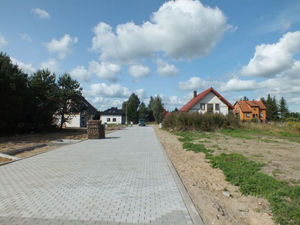 Budowa ulicy Jesiennej i przebudowa nawierzchni ulicy Rolnej w Zalewie.