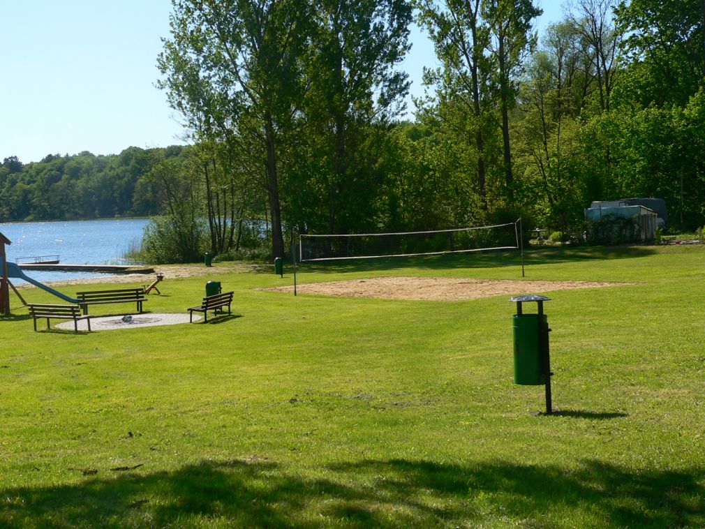 Budowa altany rekreacyjnej na plaży w Pozortach