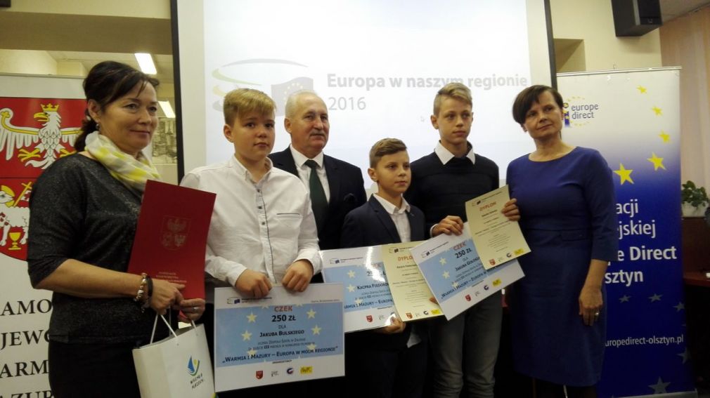 Sukces gimnazjalistów z Zalewa w konkursie o UE