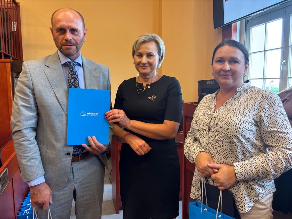Podpisanie umowy na usuwanie wyrobów zawierających azbest z terenu Gminy Zalewo